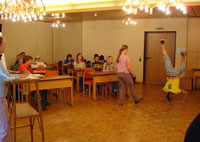 [Foto] Auftritt im Frühjahr 2005 in Bethanien: Theaterstück: Schule gestern und heute